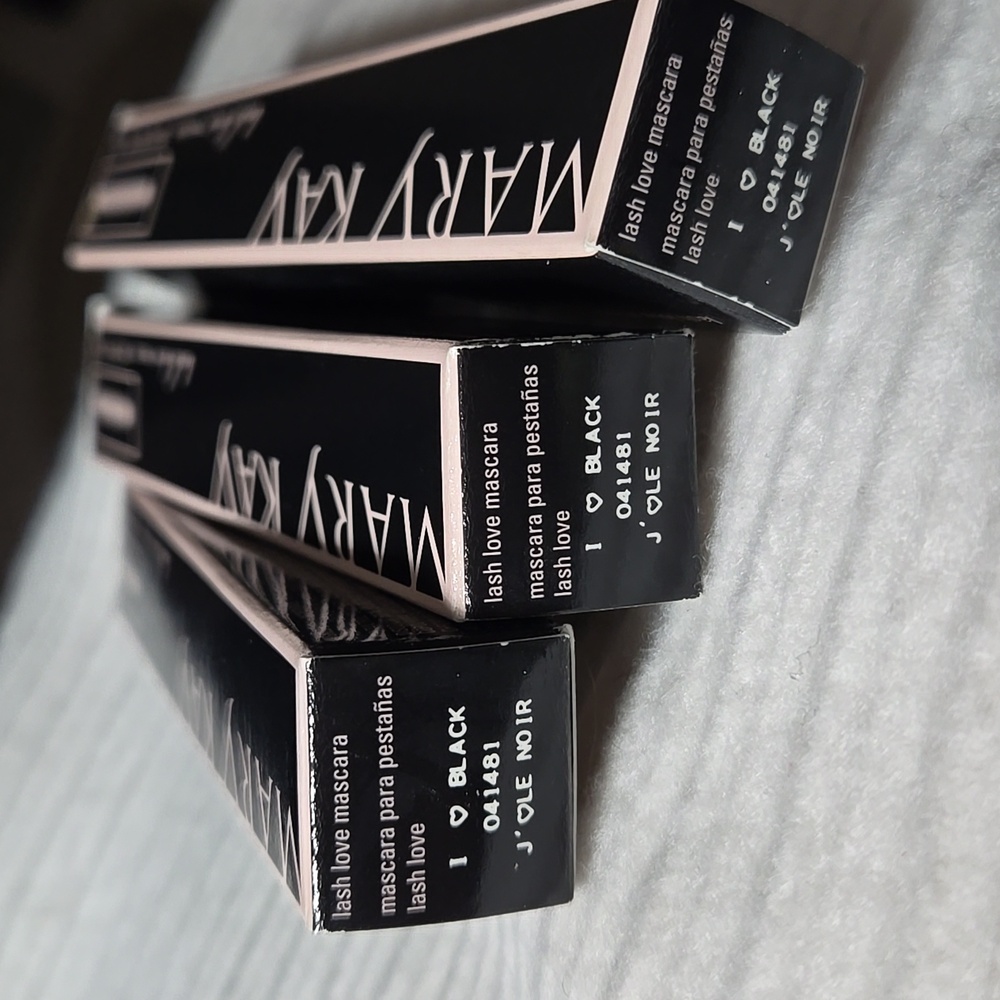 3 Black Mascara's - Picture 2 of 4